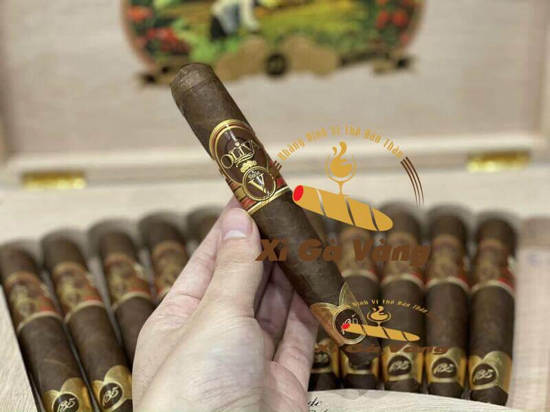 Oliva Serie V 135th được chăm chút từng chi tiết